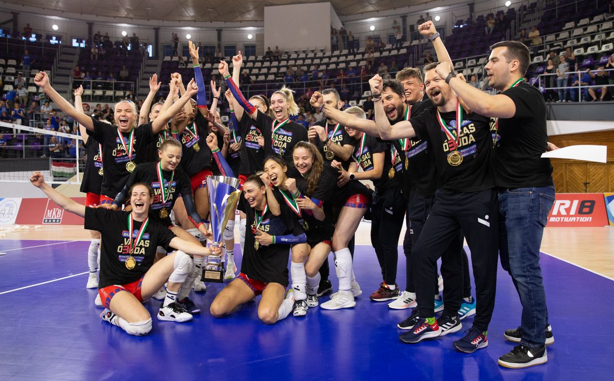 A Vasas Óbuda nyerte a női röplabda Extraligát a 2021-2022-es évadban. Fotó: Imre György
