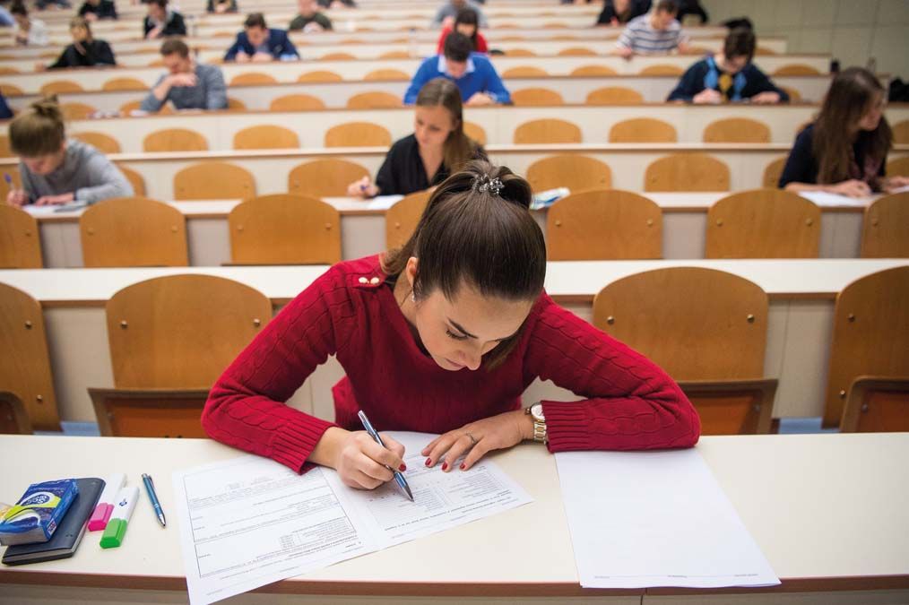 Hallgatók írásbeli vizsgán a Budapesti Corvinus Egyetemen 2019 januárjában. <br> Fotók: MTI / Balogh Zoltán