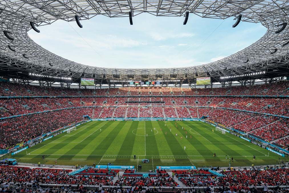 Az Európa-bajnokság F csoportjának első fordulójában játszott Magyarország–Portugália mérkőzés a Puskás Arénában június 15-én. Az aréna fizikai adottságai mellett az események lebonyolítása is kivívta a kritikusabb szakértők elismerését. <br> Fotó: MTI / Szigetváry Zsolt