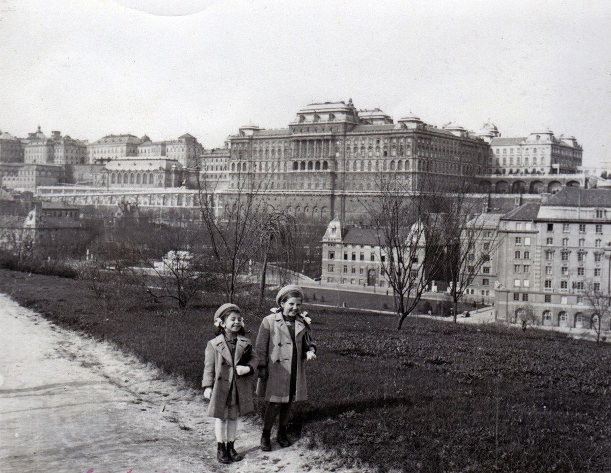 Gyerekek a Nap-hegyen 1940-ben (Fortepan / Bozzai András)