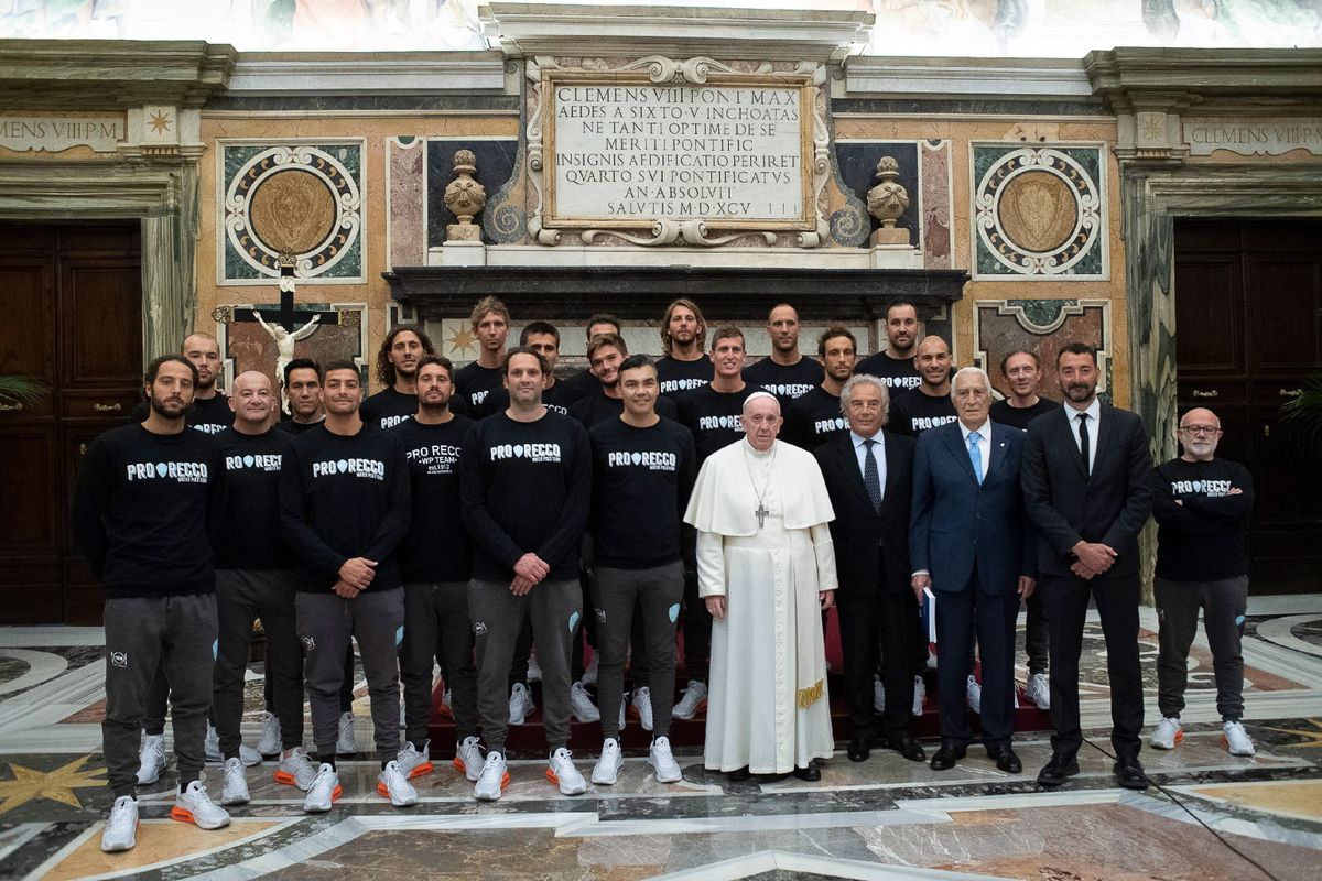 A világ legjobb vízilabda-csapatának, a Pro Recconak Ferenc pápa is gratulált az idei sikereihez. Fotó: MTI/EPA/Vatikáni média
