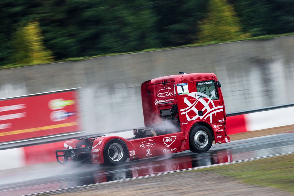 A képen: Kiss Norbert kamionja. Fotó: Révész Racing Media