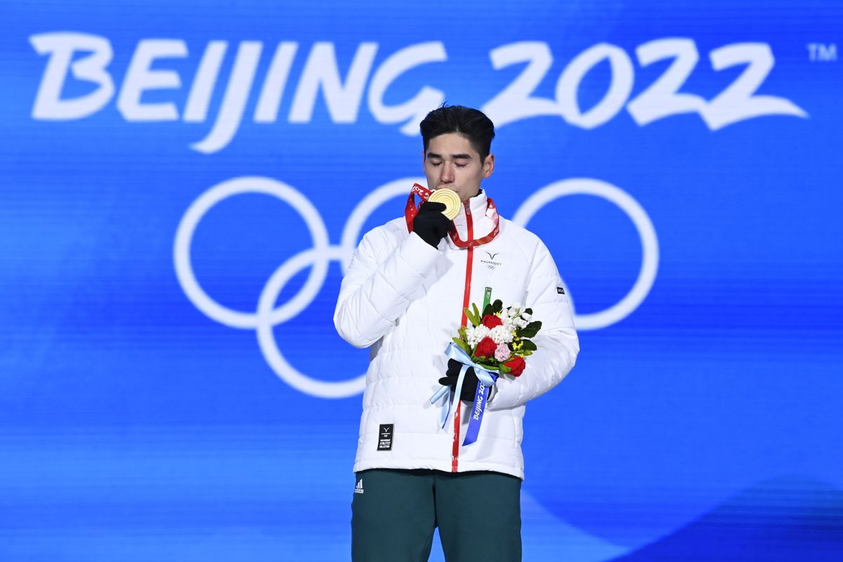A képen: Az aranyérmes Liu Shaoang a férfi rövidpályás gyorskorcsolyázók 500 méteres versenyének eredményhirdetésén az olimpiai parkban a pekingi téli olimpián 2022. február 14-én. MTI/Kovács Tamás