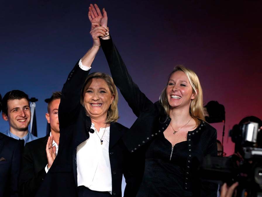 Marine Le Pen és Marion Maréchal egy 2015-ös kampánygyűlésen. <br> Fotó: MTI / EPA / Sebastien Nogier