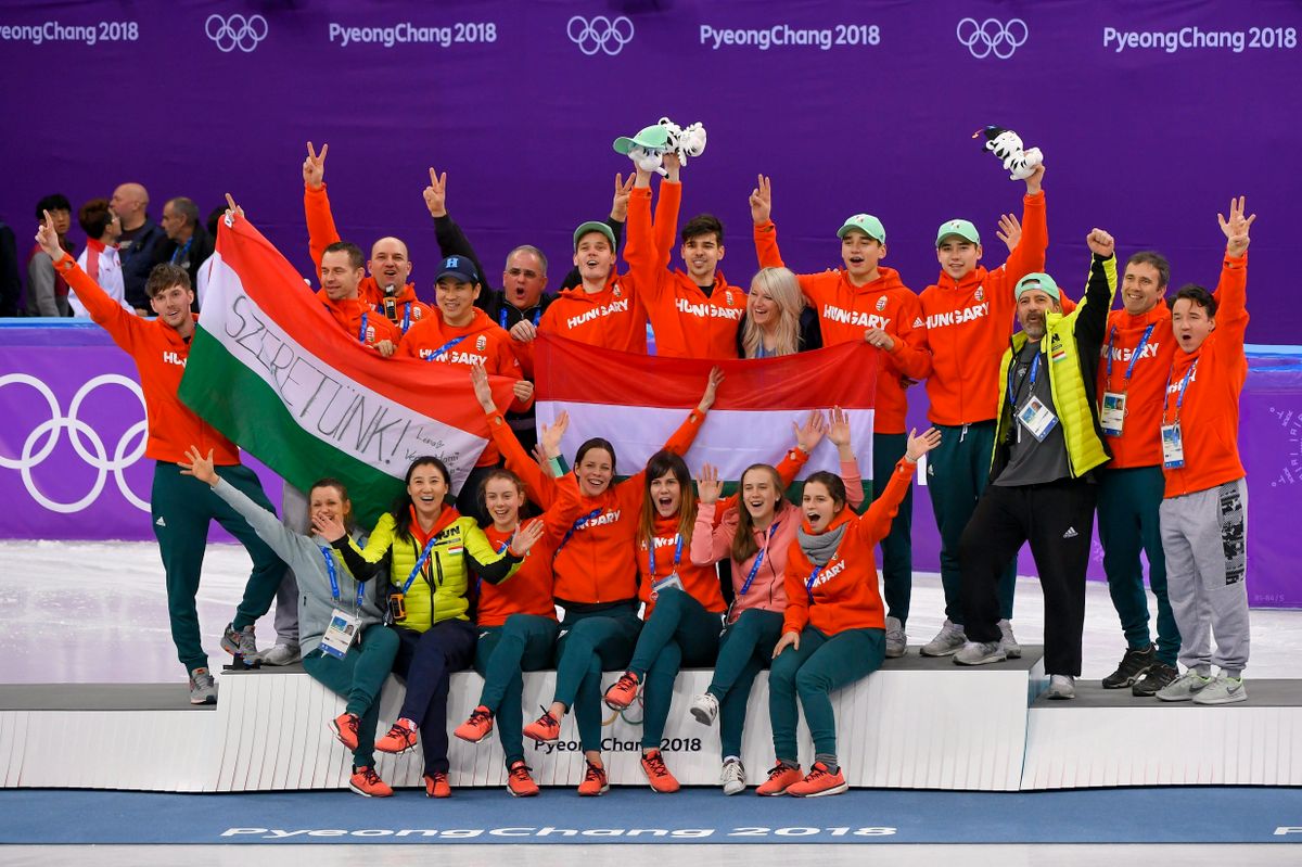 A képen: Az első történelmi téli olimpiai bajnoki cím megszerzése utáni öröm a magyar csapatban 2018-ban, a pjöngcsangi téli olimpián. Fotó: MTI Fotó: Czeglédi Zsolt
