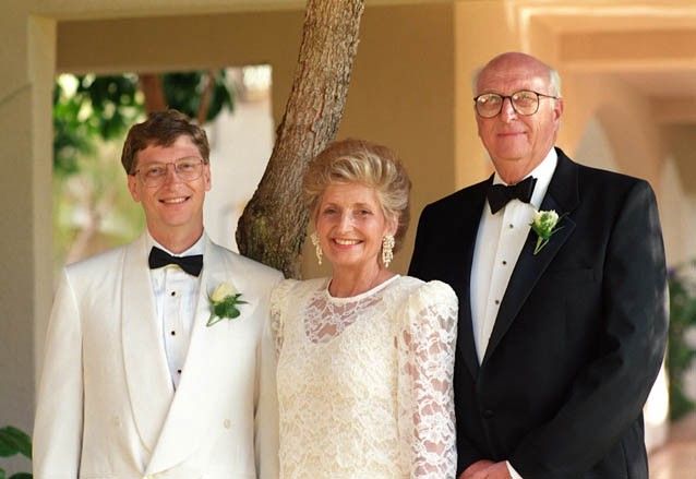 Bill Gates családja körében, középen édesanyja, Mary Gates. Fotó: medium.com