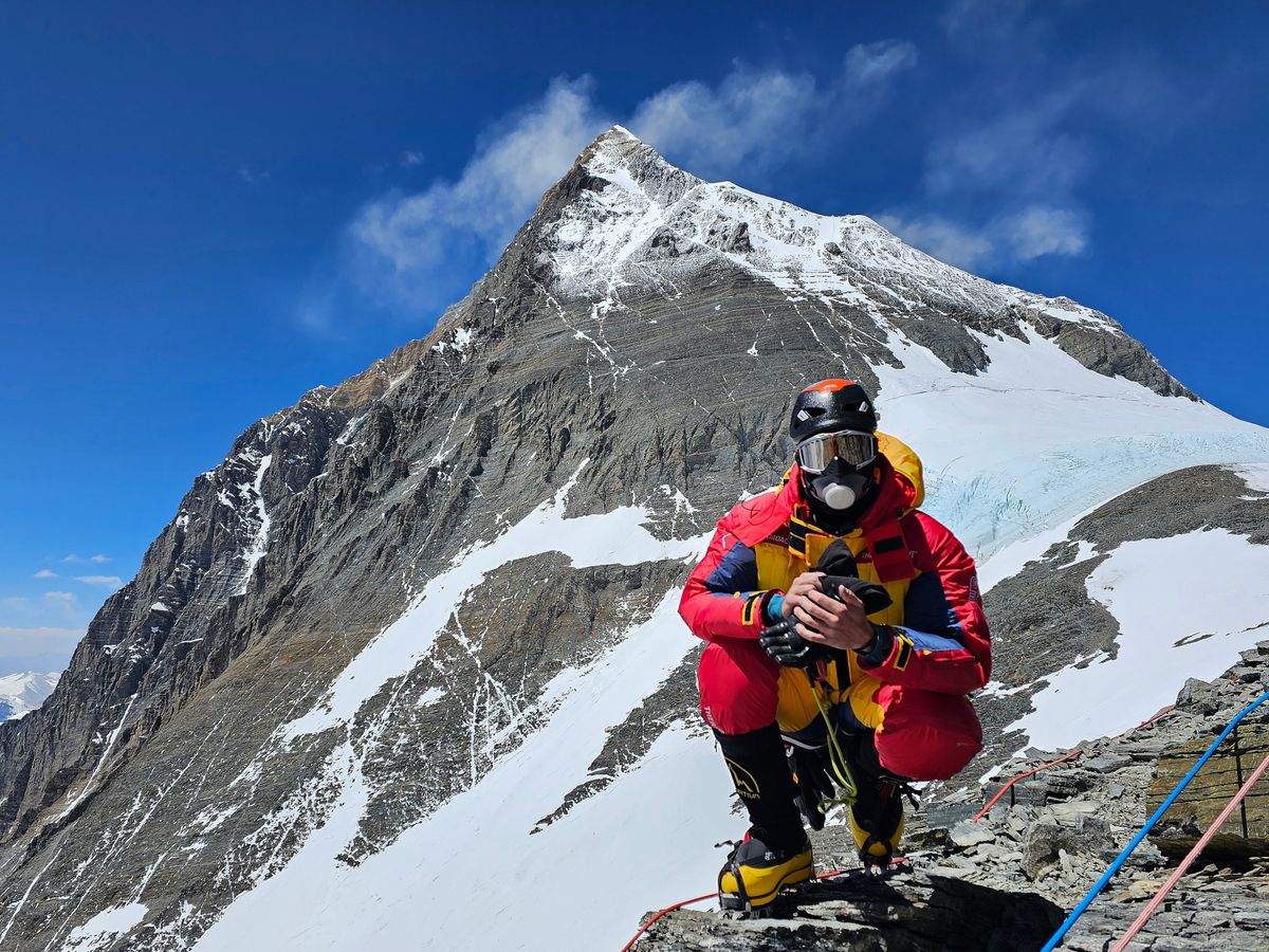 „Az Everest csúcsa karnyújtásnyira tűnik” – a magyar hegymászó elérte a 7900 méteres szintet