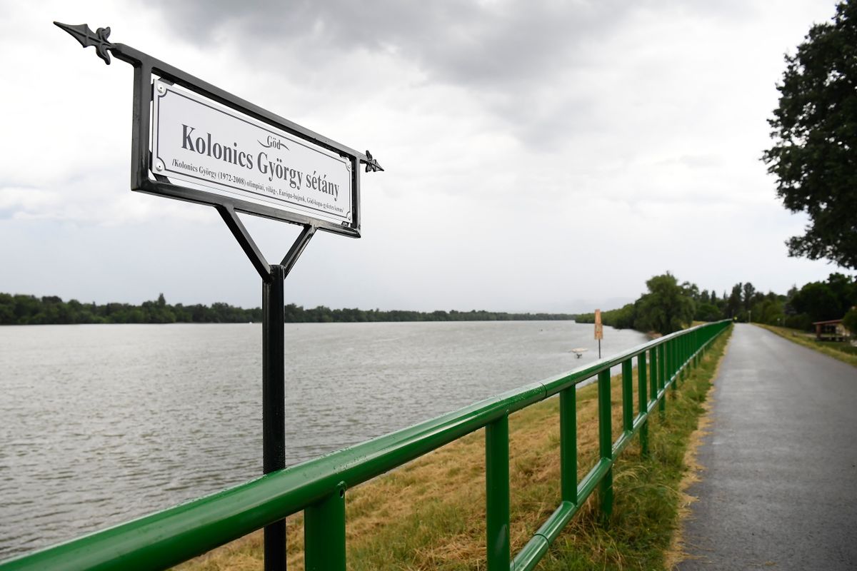 A gödi Duna-parti sétányt Kolonics Györgyről nevezték el Fotó: MTI/Kovács Tamás