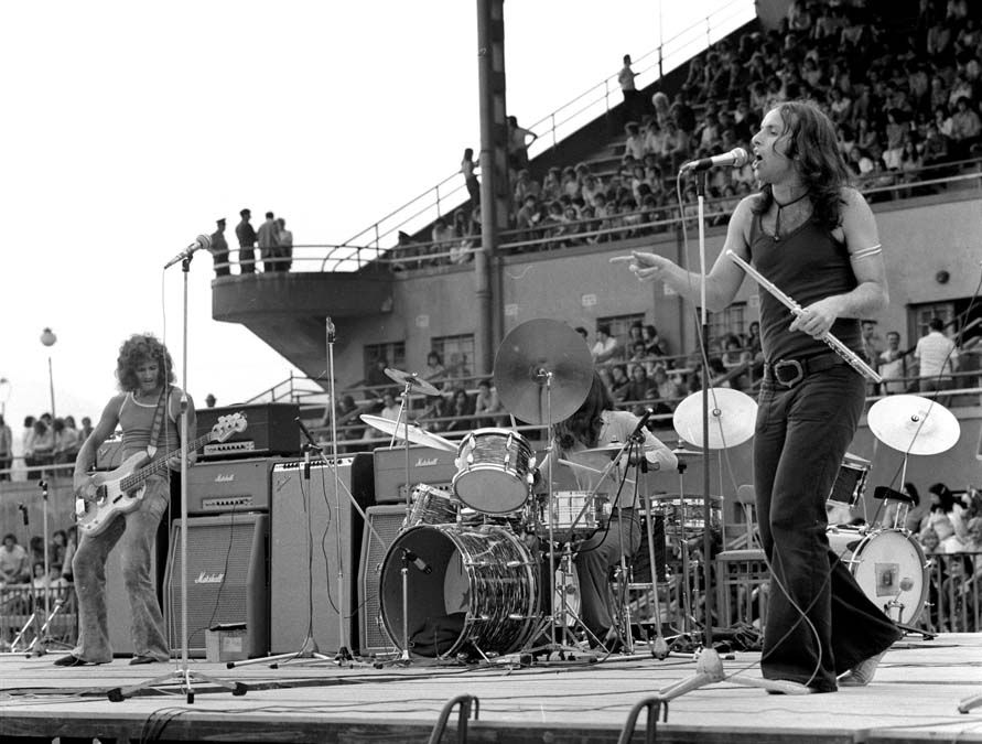 A Mini tömegeket vonzott – a banda a magyar Woodstockként emlegetett első magyar popfesztiválon játszik 1973. június 10-én Miskolcon <br> Fotó: MTI / Horváth Péter