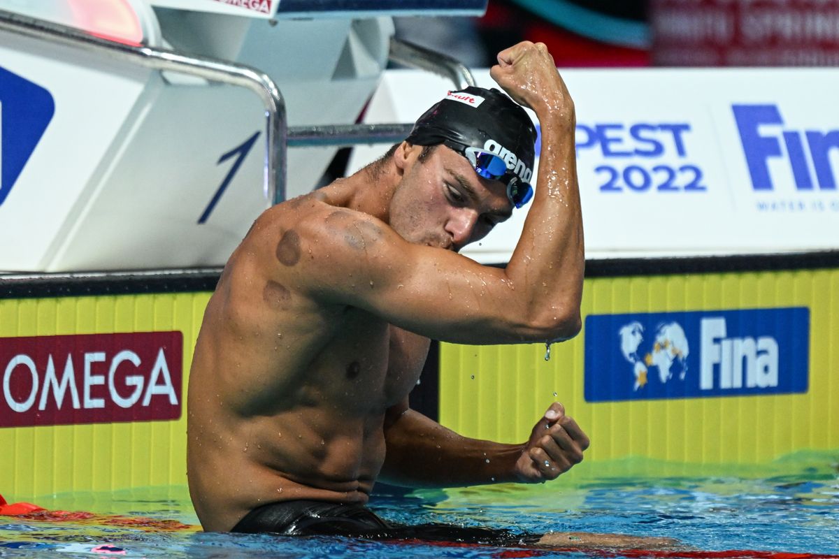 Az olasz Gregorio Paltrinieri örül, miután 14:32.80-es világbajnoki csúccsal győzött a férfi 1500 méteres gyorsúszás döntőjében június 25-én a hazai rendezésű vizes világbajnokságon a Duna Arénában. Fotó: Trenka Attila