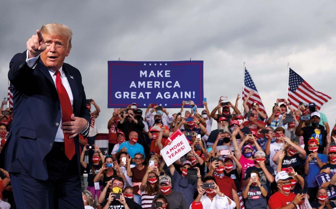 Trump és rajongói az észak-karolinai Winston-Salemben 2020. szeptember 8-án.<br>Fotó: fotó: REUTERS / Jonathan Ernst