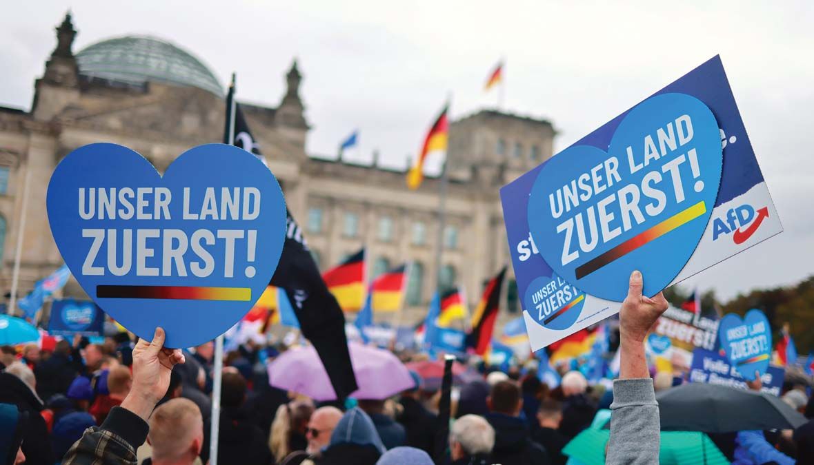 Az ellenzéki Alternatíva Németországért felhívására tüntetnek az energiabiztonságért és az infláció ellen a berlini parlament előtt október 8-án <br> Fotó: MTI / EPA / Hannibal Hanschke