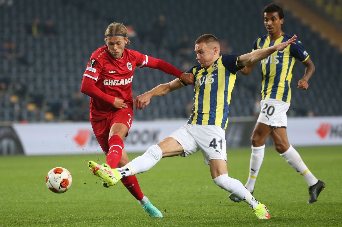 Szalai Attiláék (középen) az Ekl-ben a Slavia Prahával találkoznak Fotó: MTI/EPA Erdem Sahin 