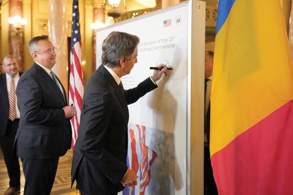 Nicolae Ciucă román miniszterelnök és Antony Blinken amerikai külügyminiszter megerősítik az együttműködést Bukarestben 2022 novemberében <br> fotó: AFP / Vadim Ghirda / POOL
