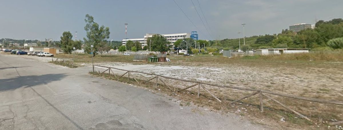 Pozzuoli kórháza egy távoli google maps-közelítésen.