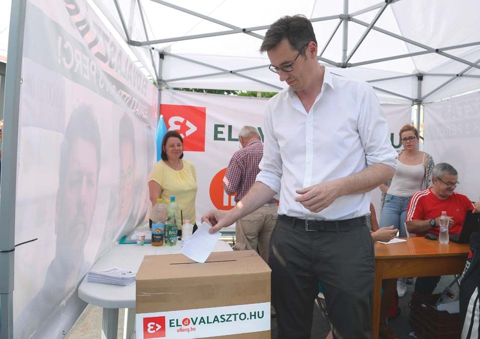 Karácsony Gergely leadja szavazatát az előválasztás második fordulójában 2019 júniusában.<br>Fotó: MTI / Soós Lajos
