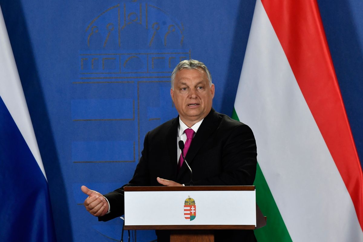 Orbán Viktor miniszterelnök beszél az Eduard Heger szlovák kormányfővel közösen tartott sajtótájékoztatón tárgyalásuk után a Karmelita kolostorban 2021. június 29-én. (Fotó: MTI/Máthé Zoltán)
