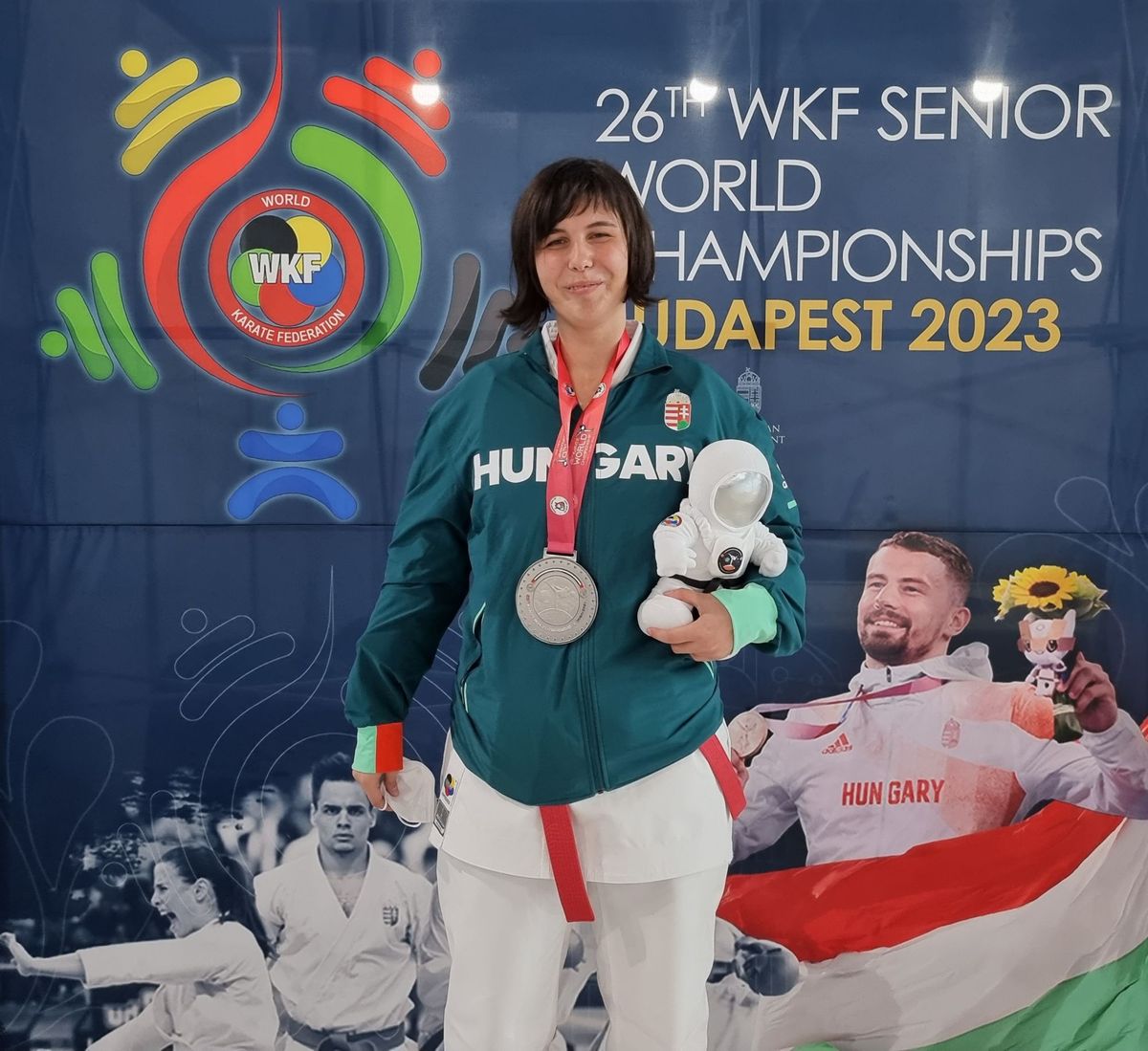 A képen: Kárpáti Petra ezüstérmes. Fotó: Magyar Karate Szövetség