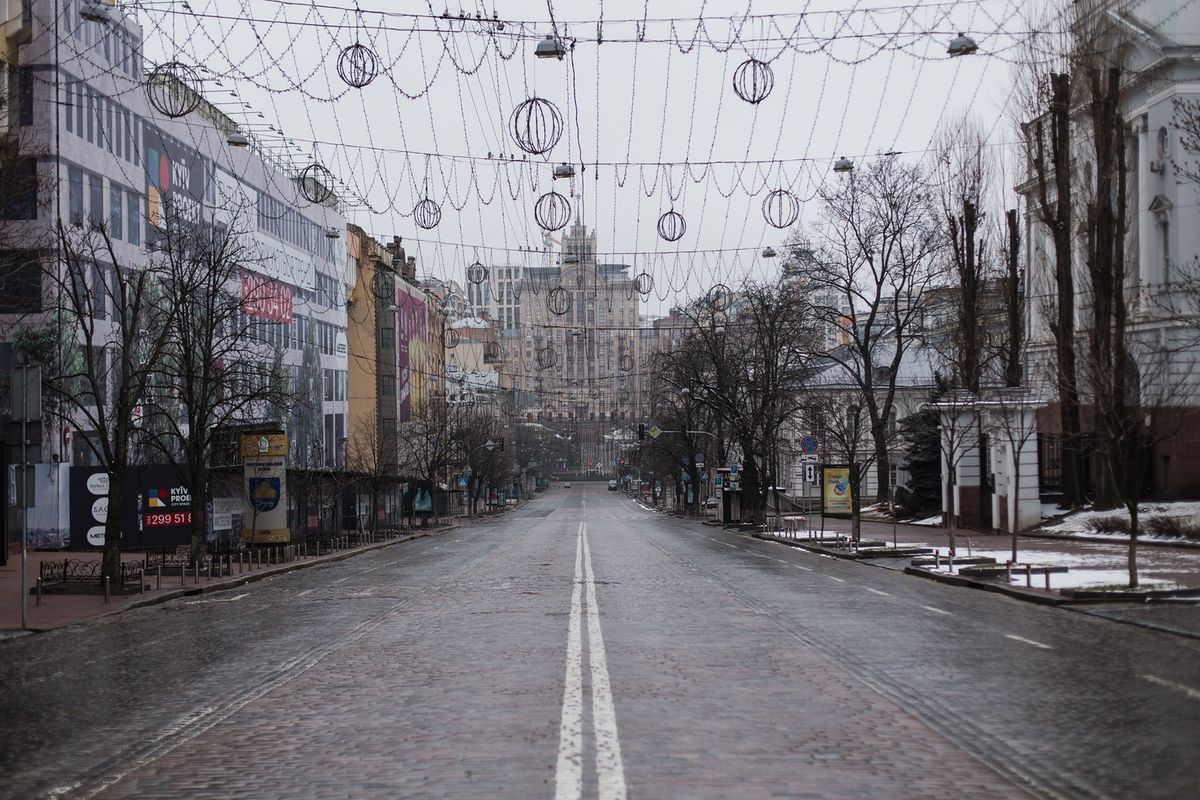 Üres utca Kijevben. Fotó: Hölvényi Kristóf
