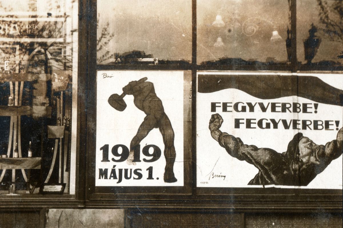 A kommün plakátjai 1919-ben. Fotó: Fortepan, 75866