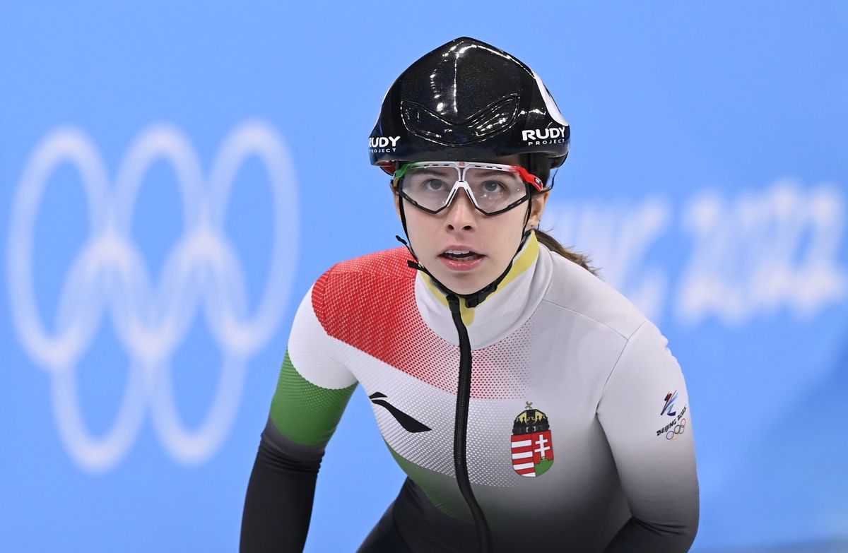 Jászapáti Petra a rövid pályás gyorskorcsolyázók női 500 méteres versenyében bejutott az elődöntőbe a pekingi téli olimpián. MTI/Kovács Tamás