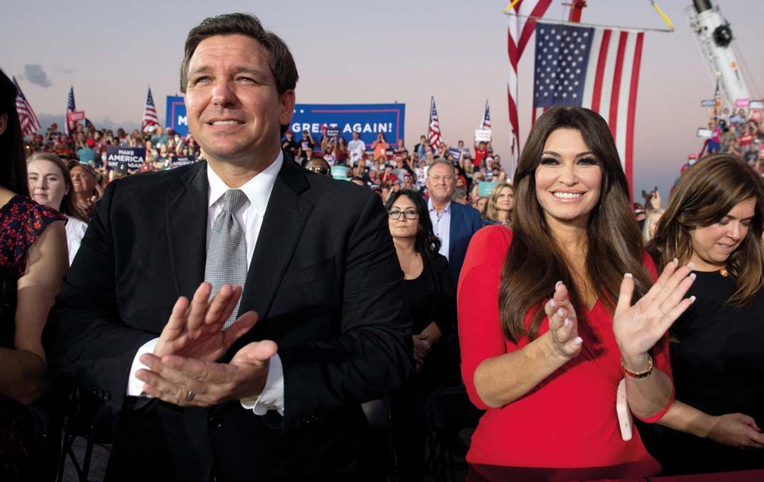 Új republikánus nemzedék: Ron DeSantis floridai kormányzó és Kimberly Guilfoyle, Donald Trump 2020-as kampányfinanszírozási főnöke <br> Fotó: AFP / Saul Loeb