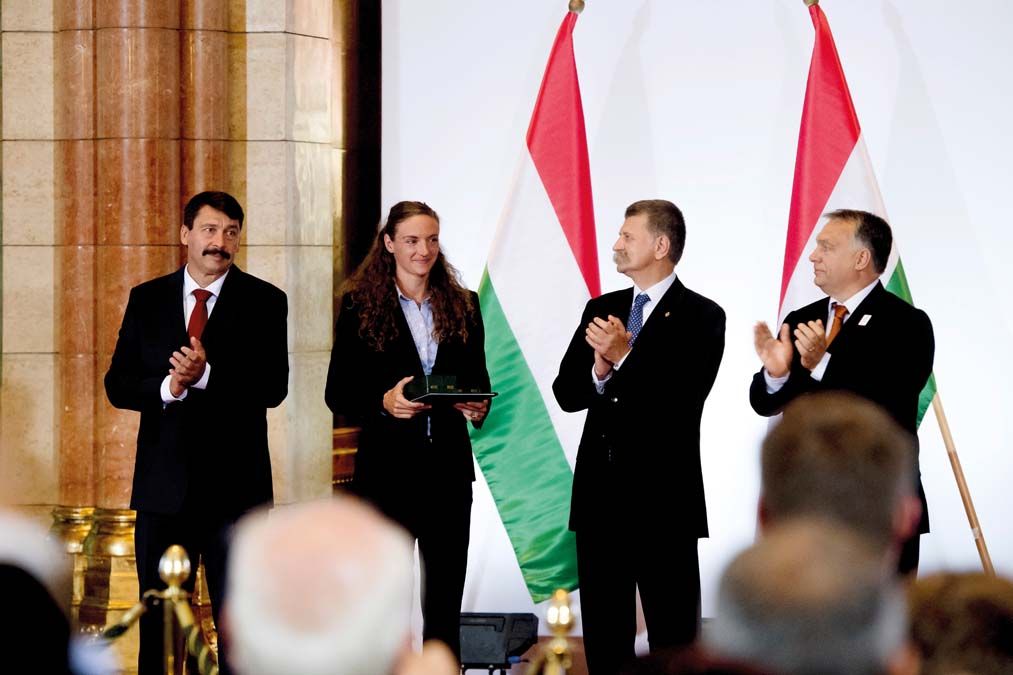 Áder János köztársasági elnökkel, Orbán Viktor kormányfővel és Kövér László házelnökkel a riói olimpián eredményesen szereplő magyar sportolók tiszteletére tartott ünnepségen az Országház kupolatermében 2016 szeptemberében. <br> Fotó: MTI / Koszticsák Szilárd
