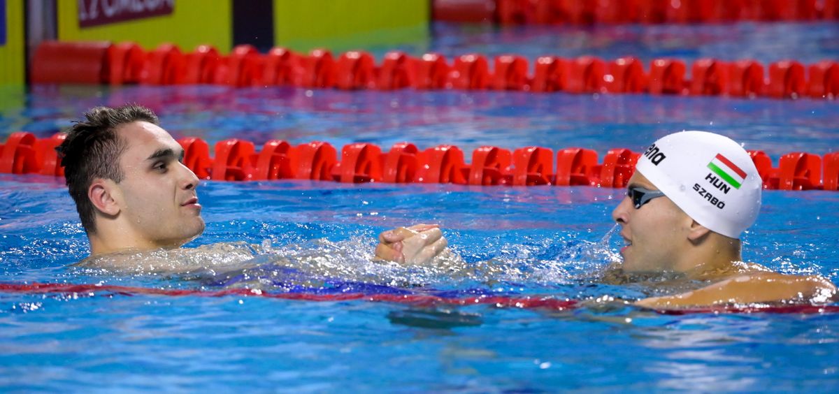 Milák kristóf (balra) és Szabó Szebasztián több döntőben is úszott már együtt. Az Eb előtt a Duna Arénában zajló rövid pályás világkupán versenyeztek egymással. MTI/Koszticsák Szilárd