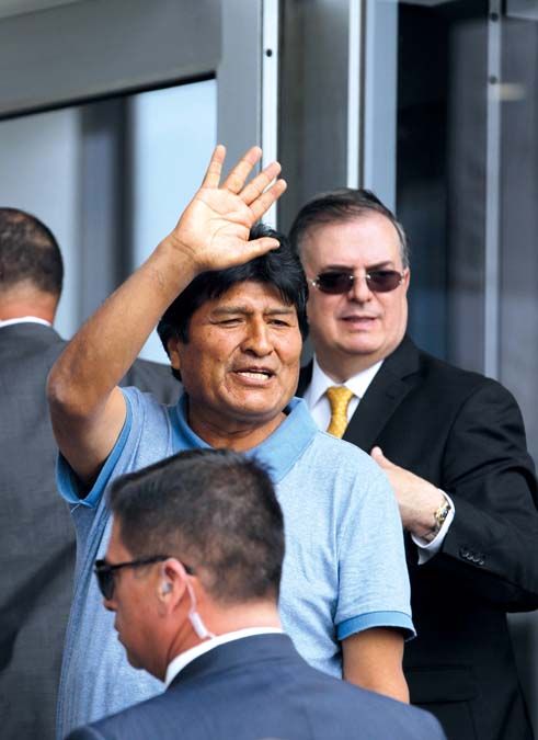A bolíviai államfő megérkezése Mexikóvárosba.<br>Fotó: MTI / EPA-EFE / Mario Guzmán