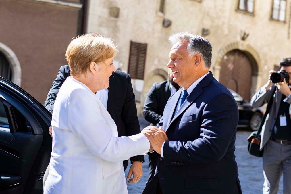 Orbán Viktor fogadja a Páneurópai piknik 30. évfordulója alkalmából érkező Angela Merkel német kancellárt Sopronban 2019. augusztus 19-én. <br> Fotó: MTI / Miniszterelnöki Sajtóiroda / Szecsődi Balázs