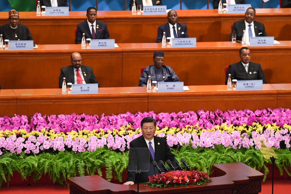 Hszi Csin-ping kínai elnök beszél a Kína-Afrika Együttműködési Fórum (FOCAC) csúcstalálkozójának megnyitásán a pekingi Nagy Népi Csarnokban 2018. szeptember 3-án. (MTI/EPA/Kyodo News pool/Ikegami Madoka)