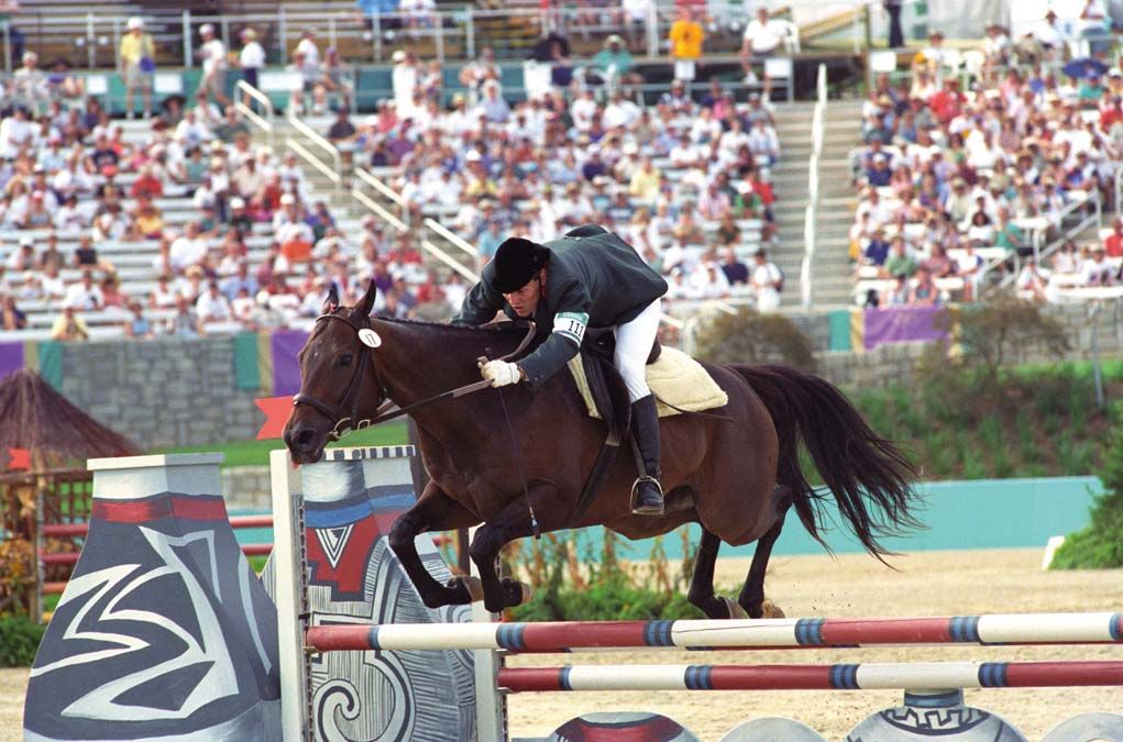 Martinek János egy akadályt ugrat át lovával a XXVI. nyári olimpián. <br> Fotó: MTI / Földi Imre