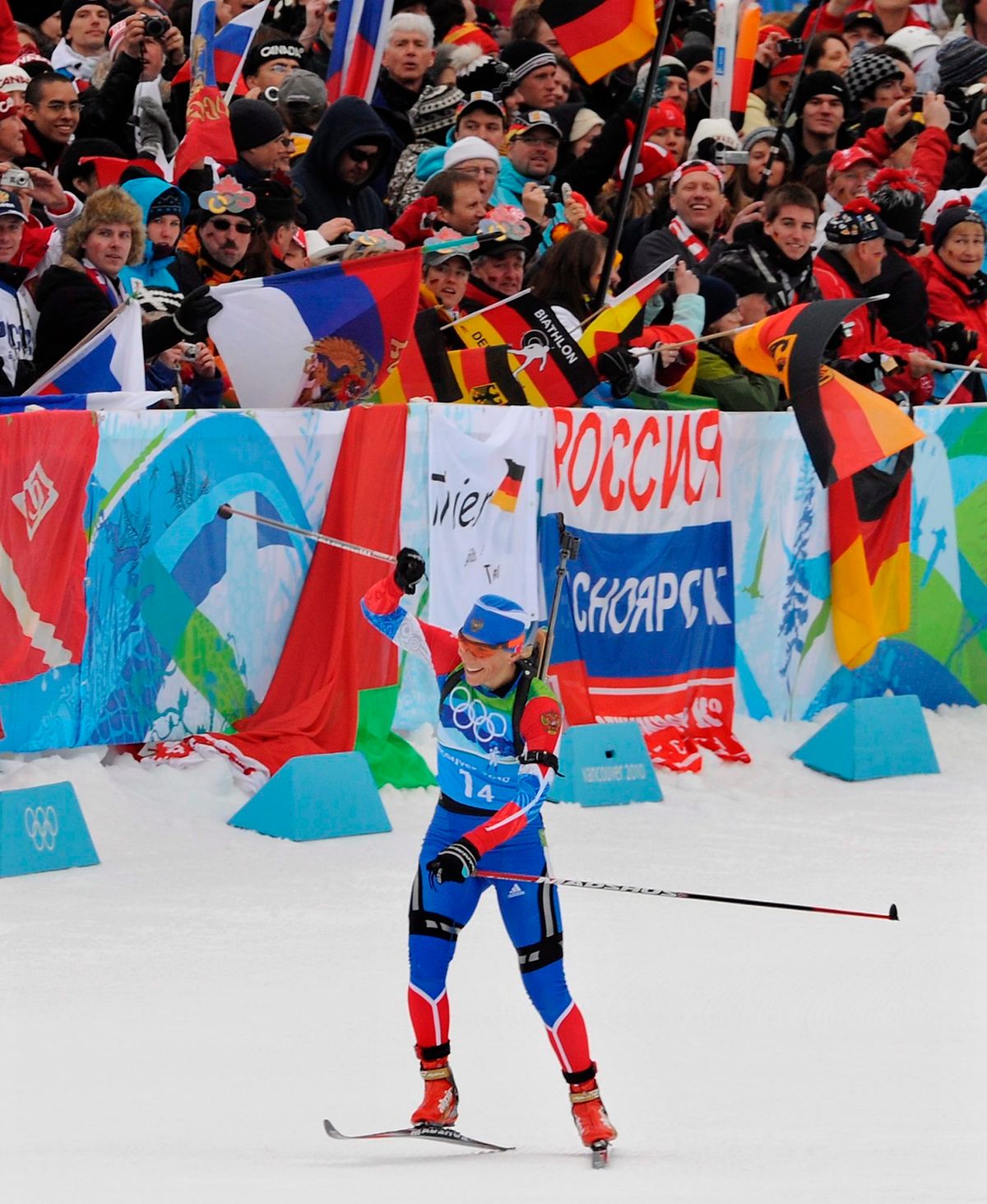 Az orosz Olga Zajceva halad a cél felé a vancouveri téli olimpia 4x6 km-es női váltójában 2010. február 23-án. Fotó: MTI/EPA/Arne Dedert