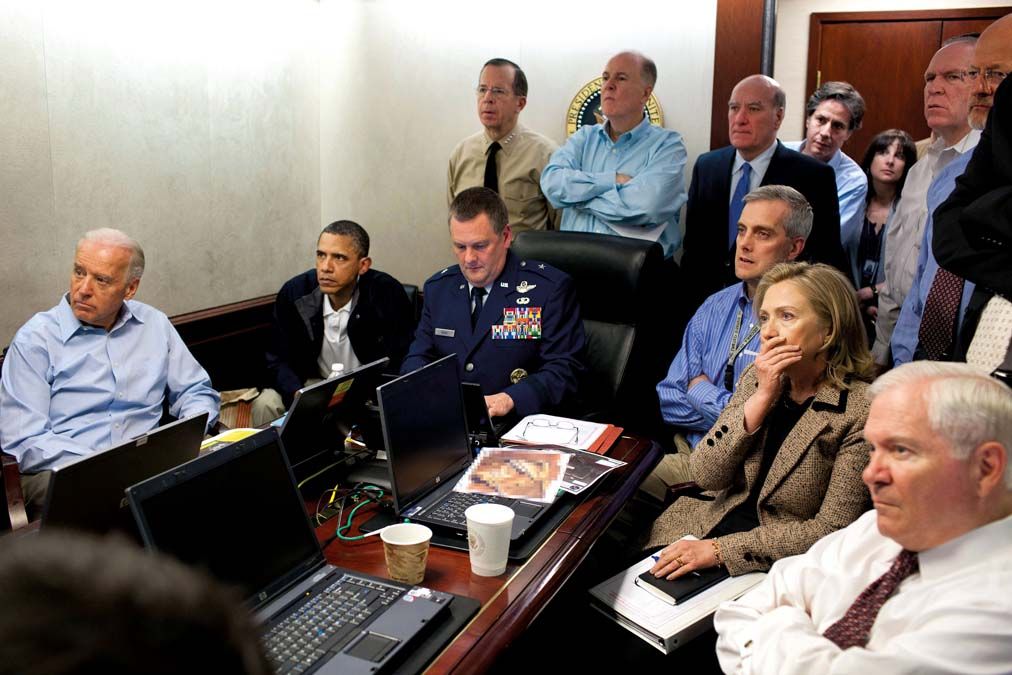 Barack Obama, Joe Biden, Hillary Clinton és nemzetbiztonsági vezetők Oszáma bin Láden kiiktatását követik 2011-ben a Fehér Házból.<br>Fotó: Reuters