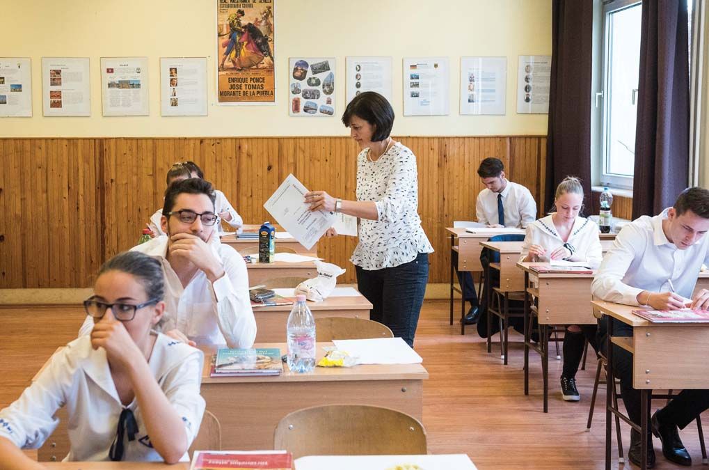 Írásbeli érettségi vizsga egy nyíregyházi gimnáziumban 2018 májusában. A koronavírus-járvány miatt először az is felmerült, hogy idén ne érettségizzenek a diákok, hanem kapjanak megajánlott jegyeket.<br>Fotó: MTI / Varga György