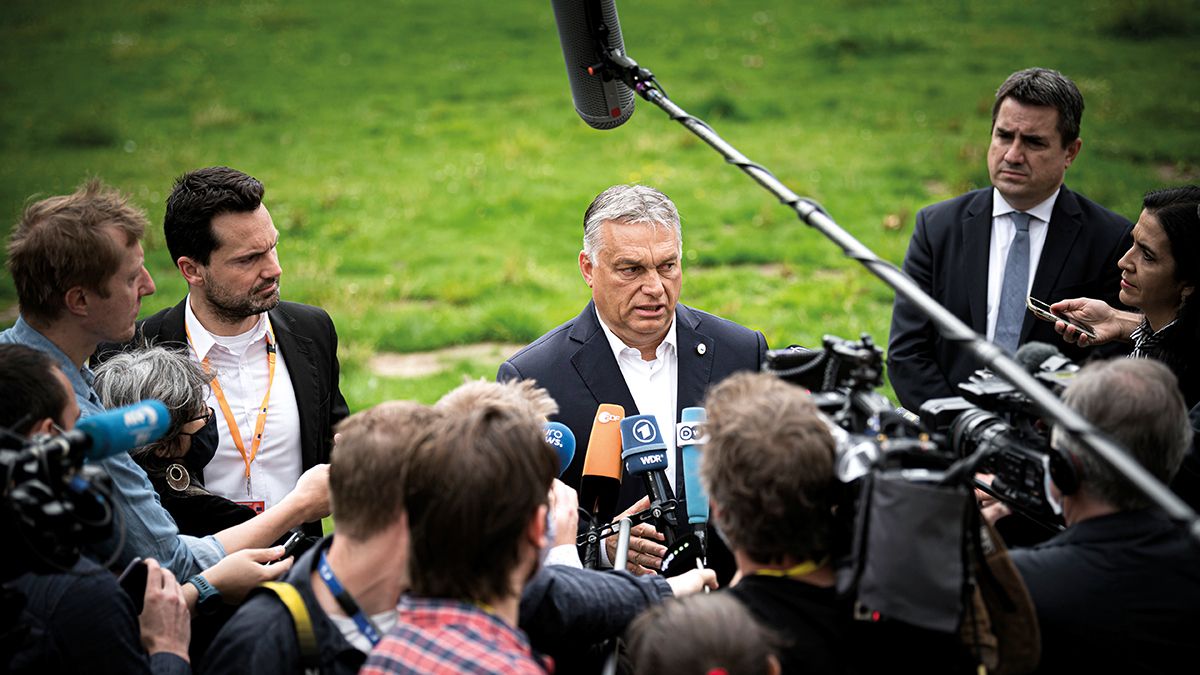 A magyar miniszterelnök újságíróknak nyilatkozik Brüsszelben 2020. július 19-én. <br> Fotó: MTI / Miniszterelnöki Sajtóiroda / Benkő Vivien Cher 