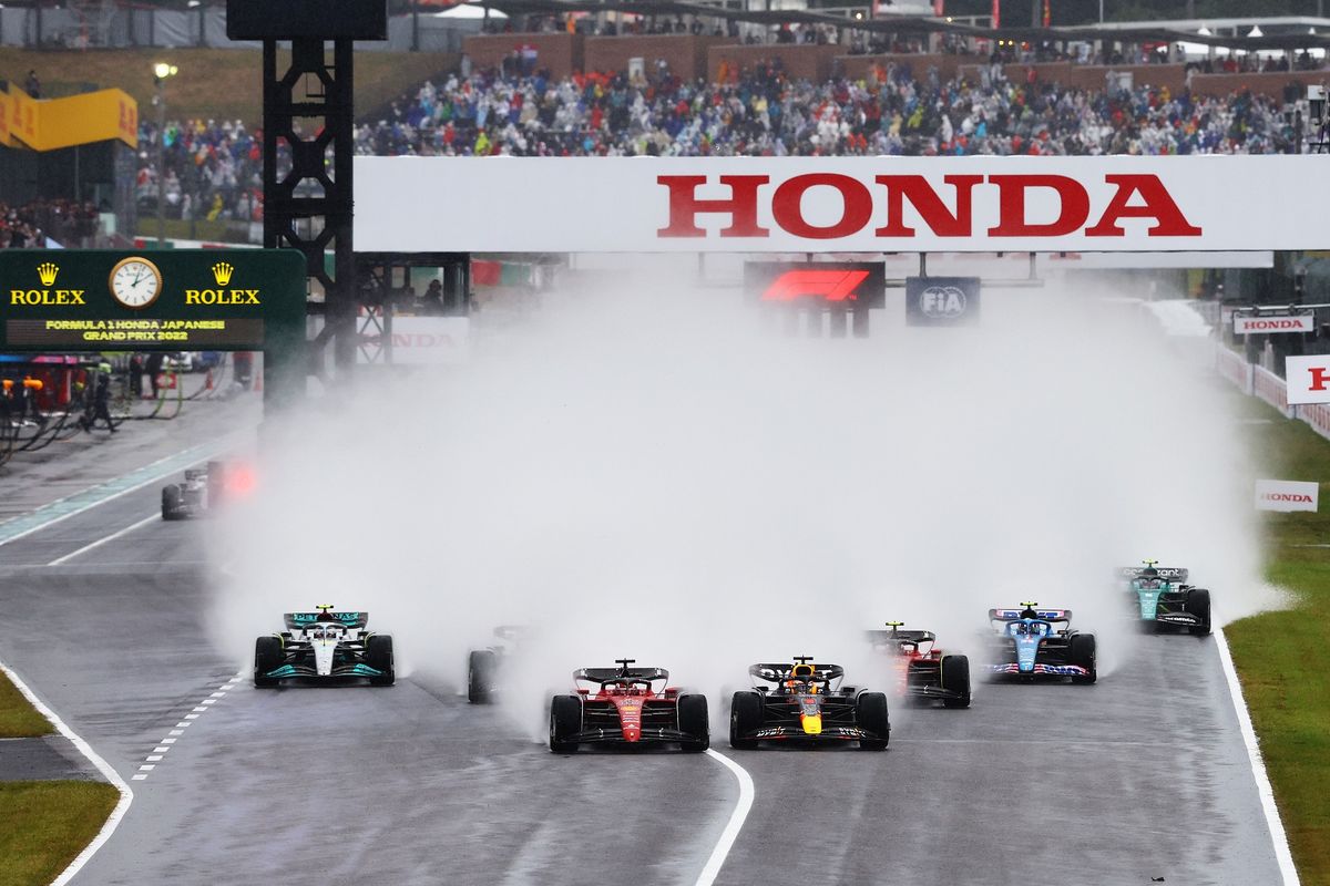 A képen: A rajt után egy pillanatig Leclerc vezetett (Fotó: Mark Thompson/Getty Images/Red Bull Content Pool)
