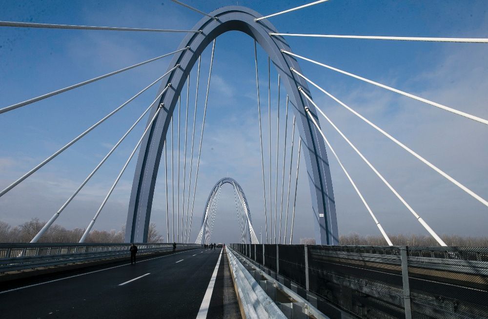 Az utóbbi időszak egyik legnagyobb hídjának átadása Tiszaugnál <br> Fotó: MTI/Bús Csaba