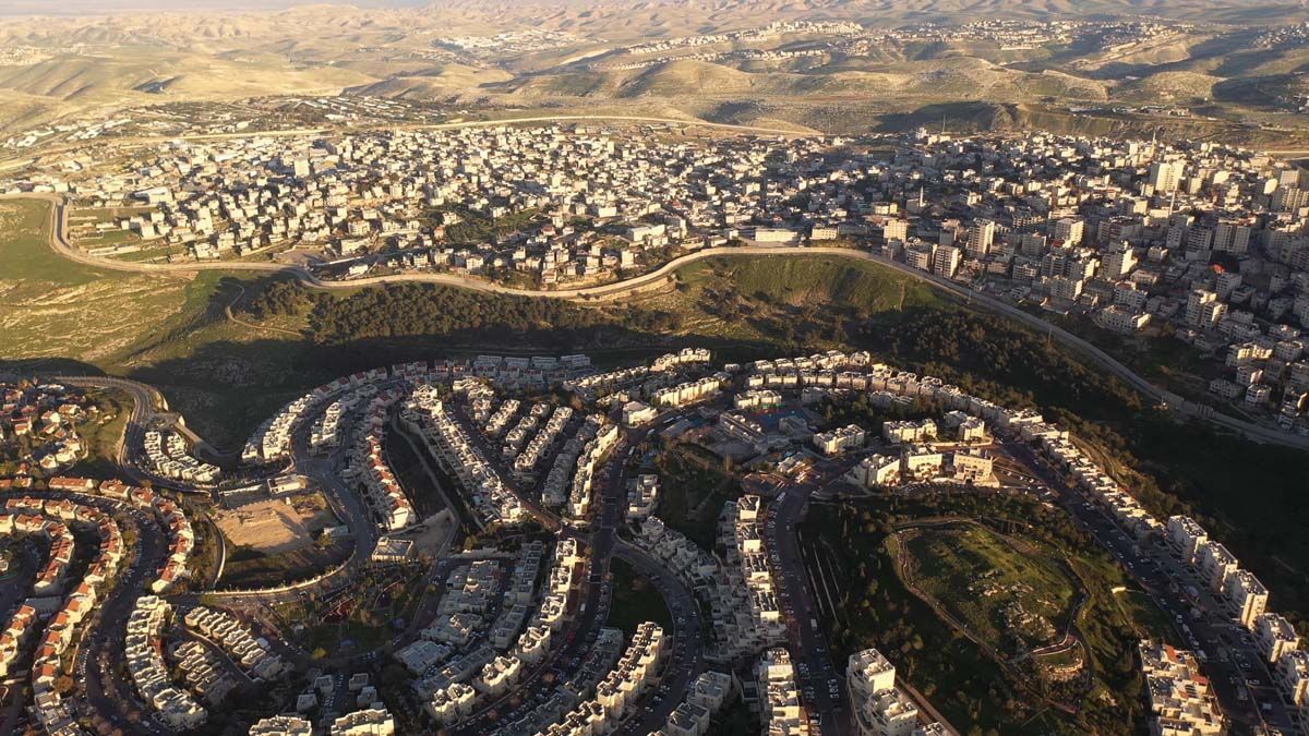 A zsidó és a palesztin területeket elvágja egymástól a határfal <br> Fotó: Shutterstock
