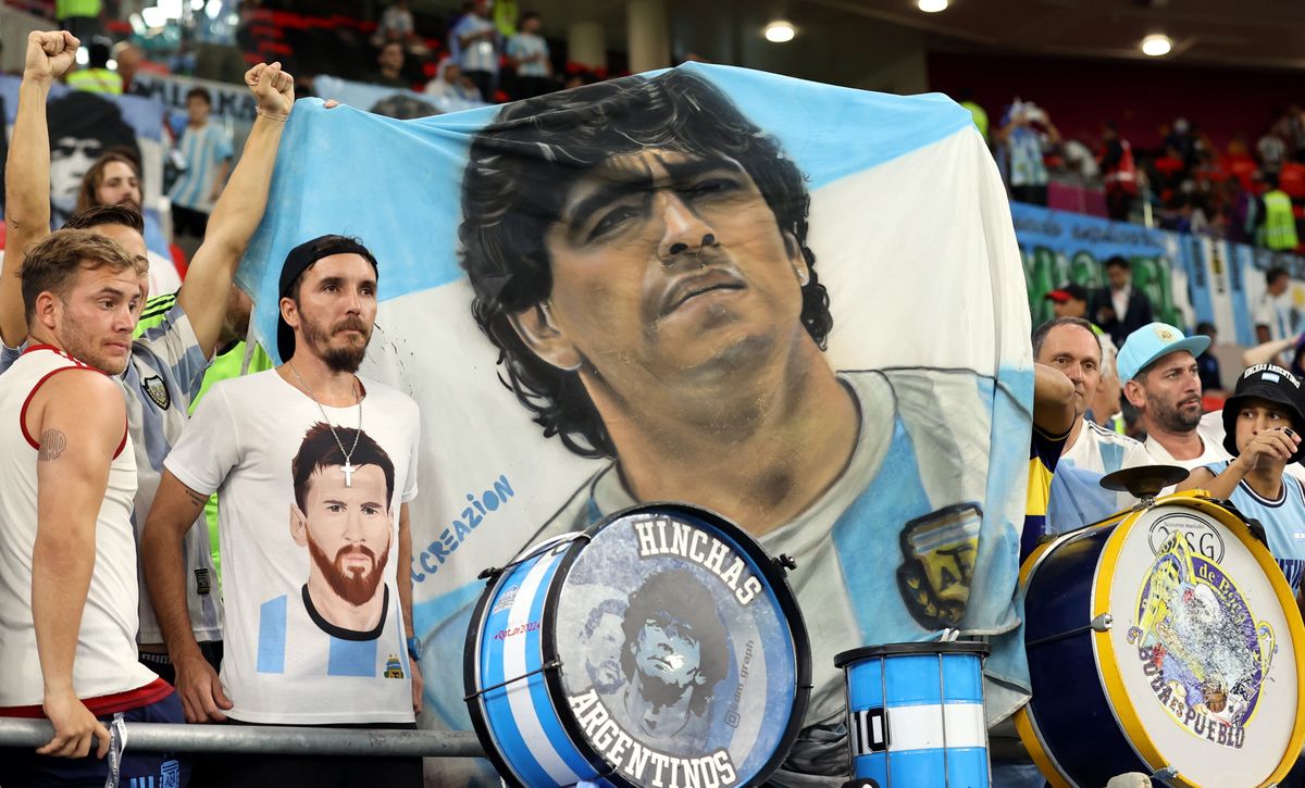 Az argentin szurkolók számára két Isten létezik: Maradona és Messi! Fotó: MTI/EPA/Abedin Taherkenareh