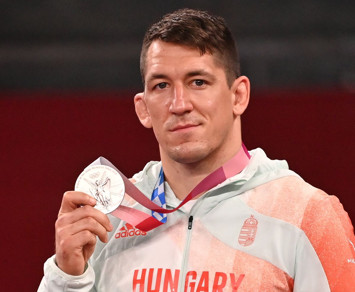 Lőrincz Viktor aznap még csak mérsékelten boldogan olimpiai ezüstérmével // Fotó: MTI