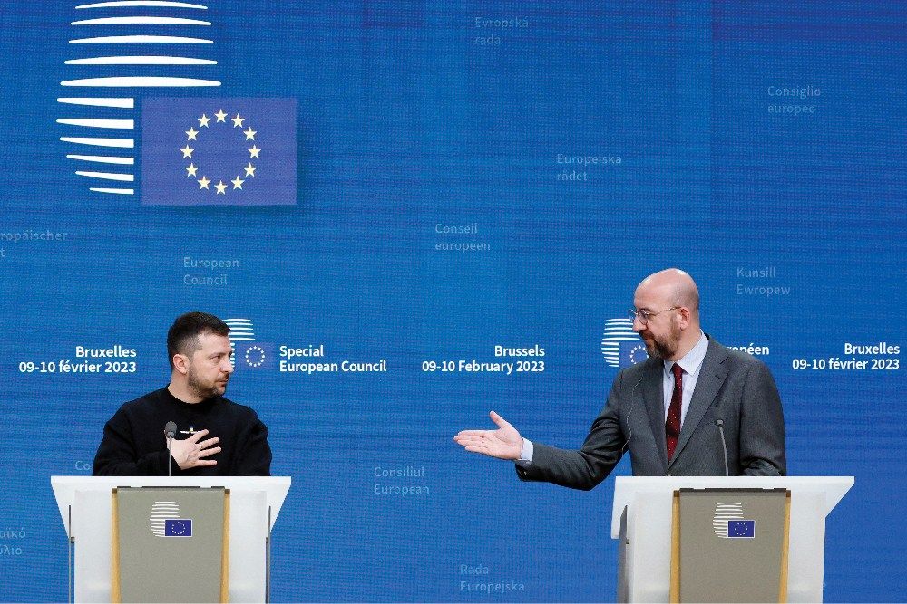 Volodimir Zelenszkij ukrán elnök és Charles Michel, az Európai Tanács elnöke februárban Brüsszelben. Michel szerint nem szabad vakon, rendszerszinten követni minden ügyben az USA álláspontját <br> Fotó: AFP/Ludovic Marin