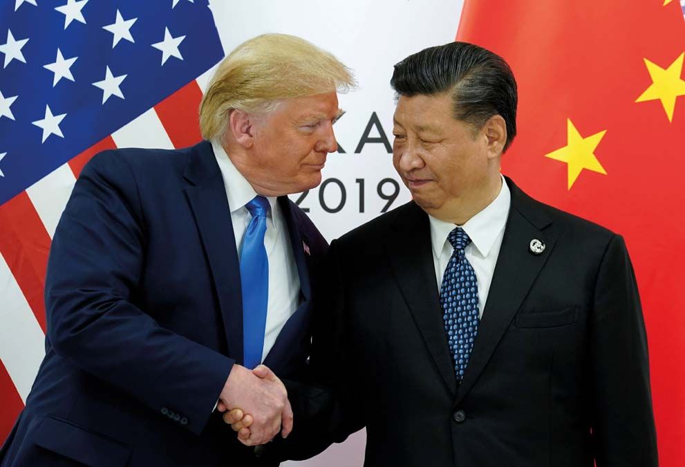 Donald Trump és Hszi Csin-ping kézfogása a 2019-es G20-csúcson.<br>Fotó: REUTERS / Kevin Lamarque,