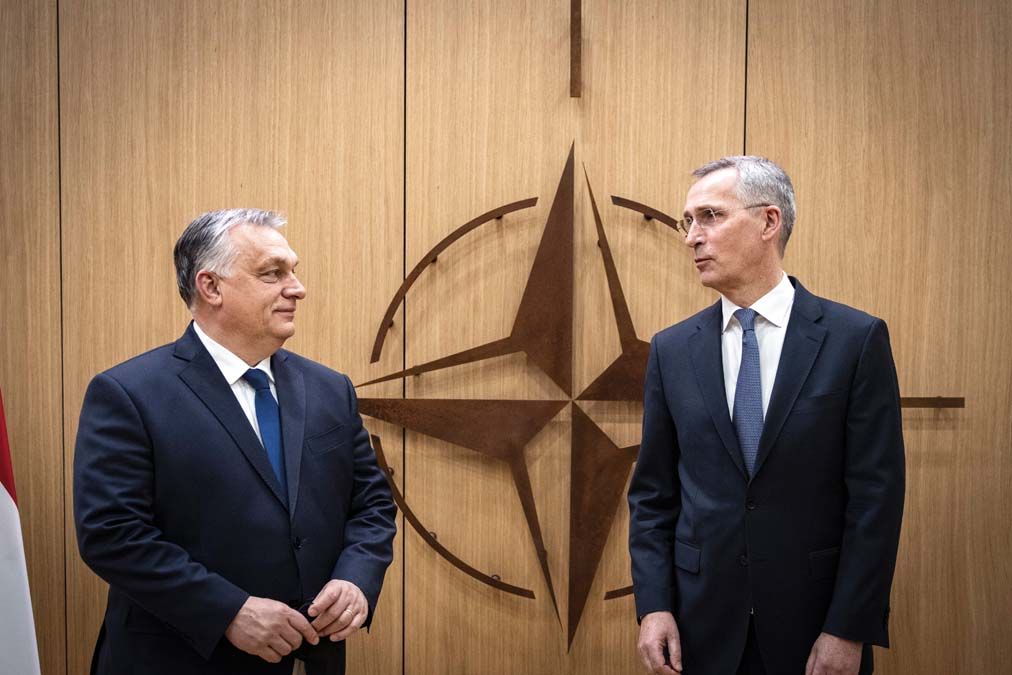 Jens Stoltenberg NATO-főtitkárral Brüsszelben a szövetség rendkívüli csúcstalálkozóján február 25-én. <br> Fotó: MTI / Miniszterelnöki Sajtóiroda / Szecsődi Balázs