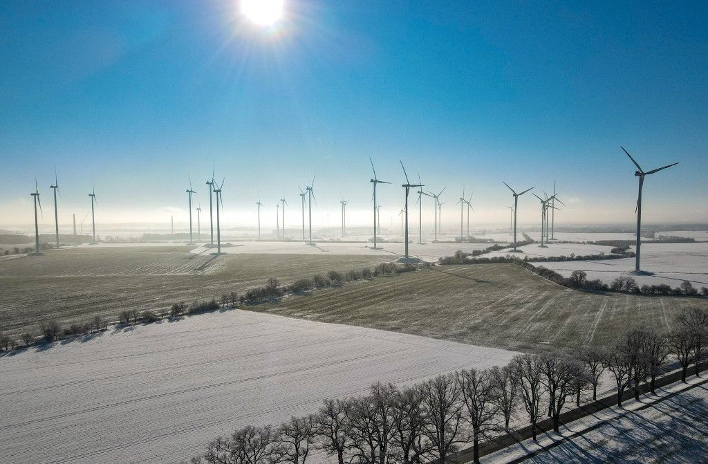 Télen a szélkerekek sem pörögnek annyira. A képen egy brandenburgi szélfarm látható. Fotó: dpa/AFP