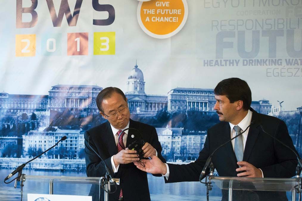 Pan Gimun, az ENSZ főtitkára és Áder János sajtótájékoztatója a Budapesti víz-világtalálkozón a Millenárison 2013-ban. <br> Fotó: MTI / Koszticsák Szilárd