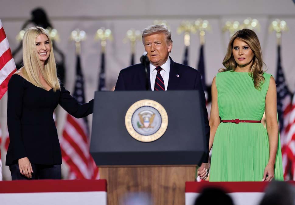 Első a család: Trump befolyásos tanácsadó lányával, Ivankával és feleségével, Melaniával.<br>Fotó: REUTERS / Carlos Barria,