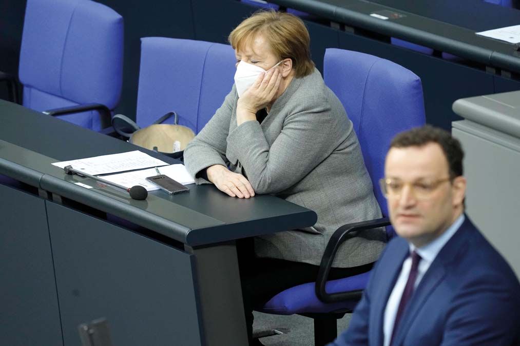 Fokozódó feszültség: Angela Merkel  és egészségügyi minisztere, Jens Spahn. <br> Fotó: REUTERS / Imago Images