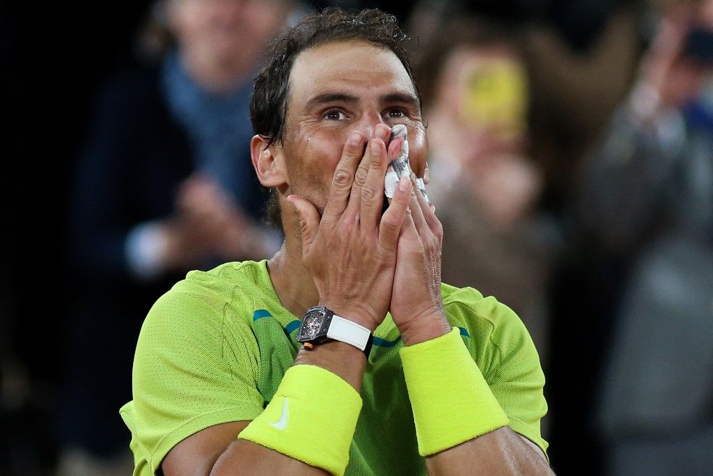 Rafael Nadal miután legyőzte Novak Djokovicot a Francia Nyílt Teniszbajnokság 2022-es negyeddöntőjében.<br>Fotó: Ibrahim Ezzat / NurPhoto via AFP
