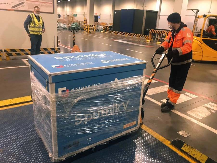 A moszkvai repülőtéren rakodják január 27-én a Sputnik V vakcina exportra szánt szállítmányait. <br> Fotó: MTI / EPA / Bolíviai külügyminisztérium 